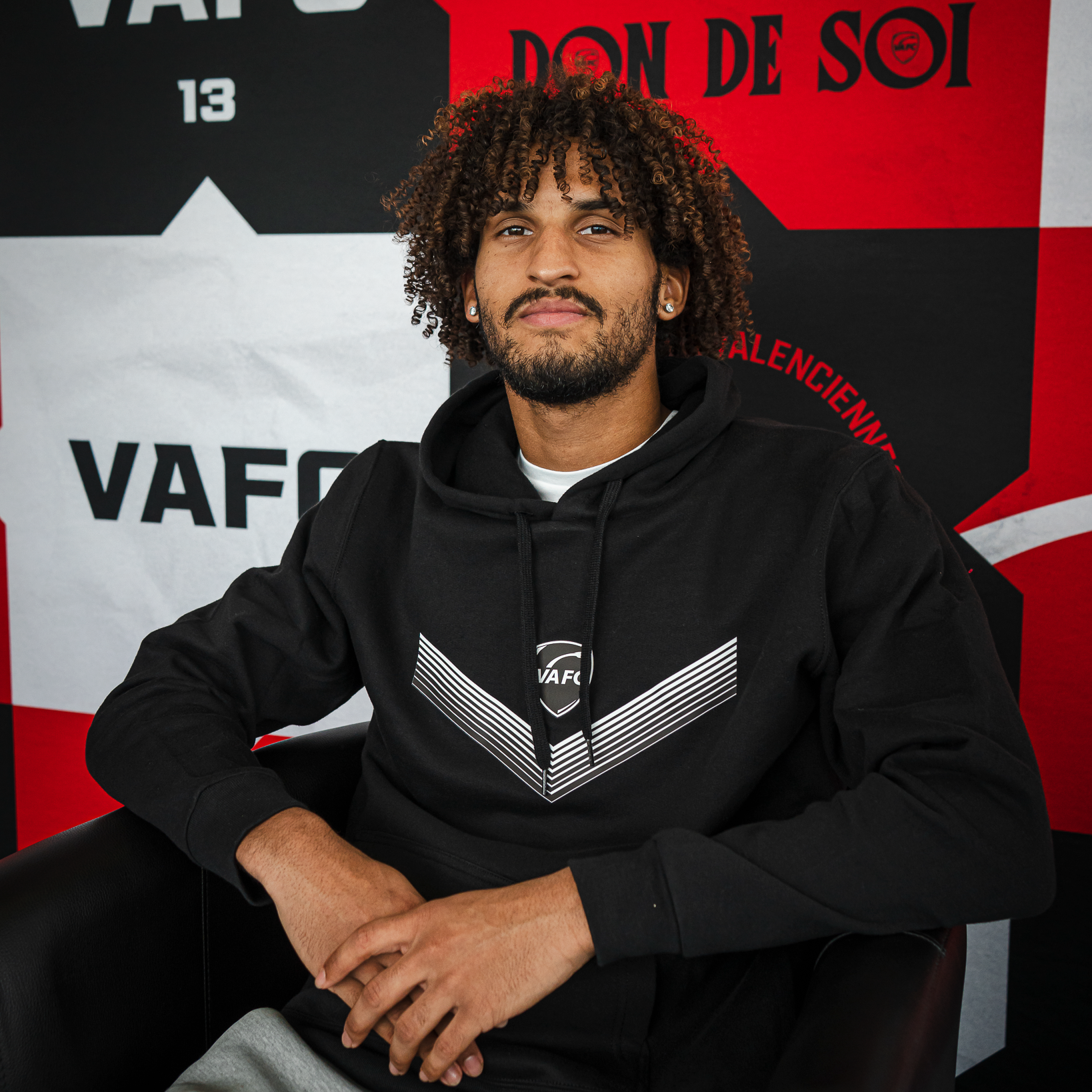 SWEAT À CAPUCHE NOIR